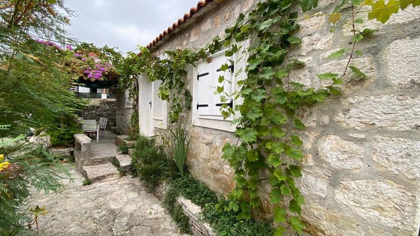 Villa pour 6 personnes, avec balcon et vue à Maslinica - 2