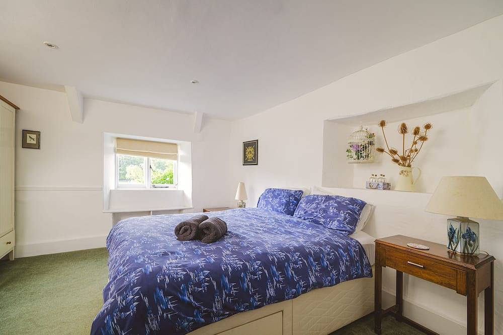 Delightful, family owned, grade Ii listed cottage, 3 bedrooms - sleeps 7 in Stoke Gabriel, Devon
