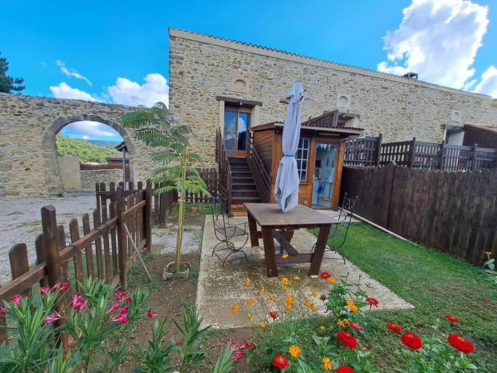 Location de vacances pour 2 personnes, avec vue ainsi que piscine et jardin, animaux acceptés à Ongles - 4