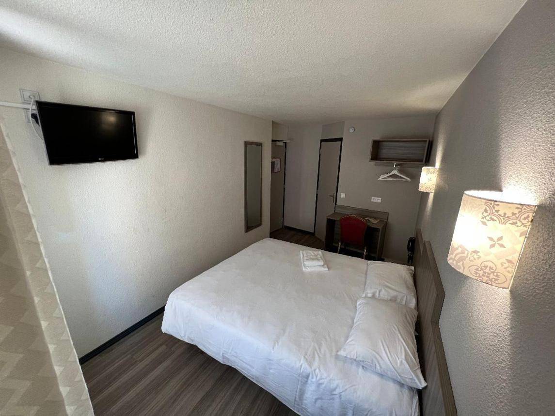 Double Room with Shared Bathroom in Figeac, Lot