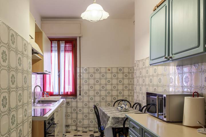Appartamento intero, Appartamento "Casa Chanel" vicino alla spiaggia con balcone e Wi-Fi in Marina di Carrara, Carrara