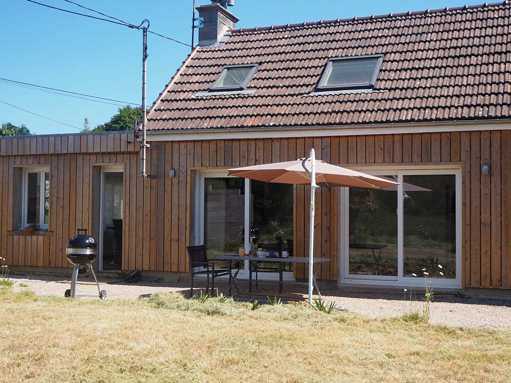 Gîte le Bois aux Écureuils in Fierville-les-Mines, Côte de la Déroute