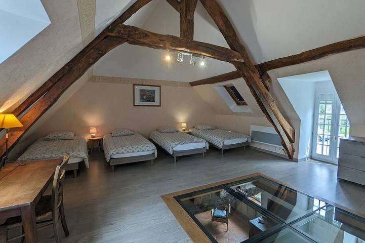 Gîte pour 12 personnes, avec jardin et terrasse, animaux acceptés à Sarzay - 4