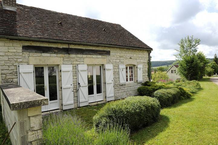 Gîte pour 4 personnes, avec Terrasse et Jardin dans Éguilly-sous-Bois