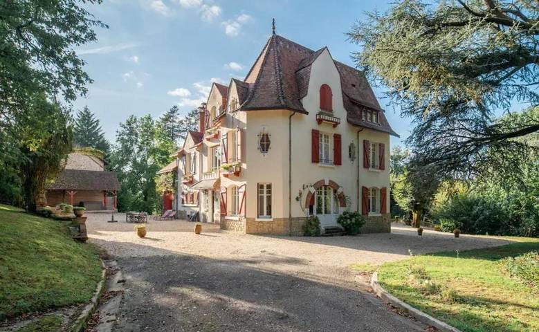 Location de vacances pour 15 personnes, avec piscine dans Saint-Gence