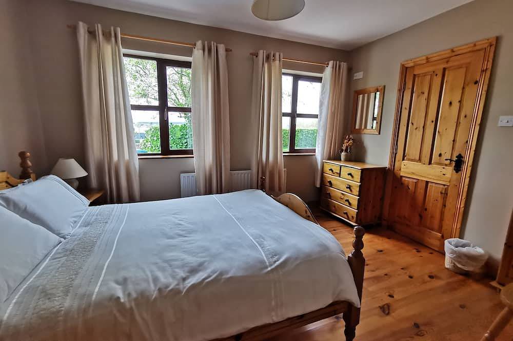 Quiet cosy hideaway cottage in Dingle in Dingle Peninsula