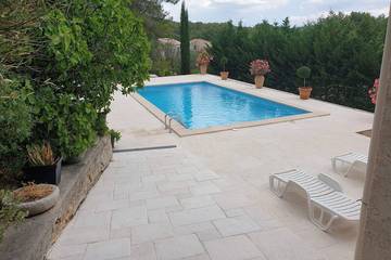 Location de vacances pour 6 personnes, avec jardin et terrasse à Saint-Antonin-du-Var