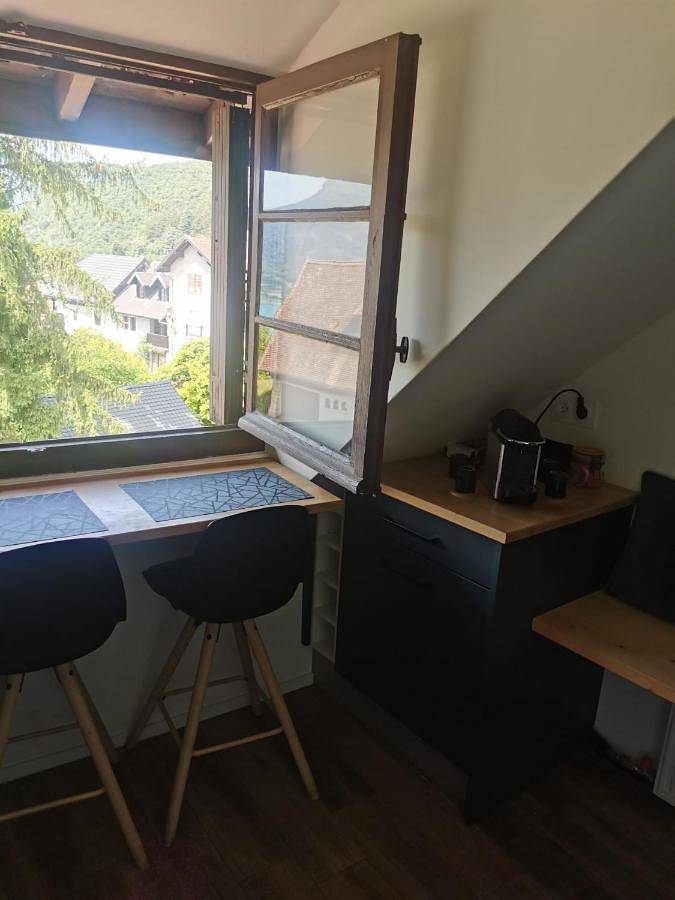 Gîte pour 2 personnes, avec vue sur le lac ainsi que jardin et vue dans Talloires-Montmin - 2