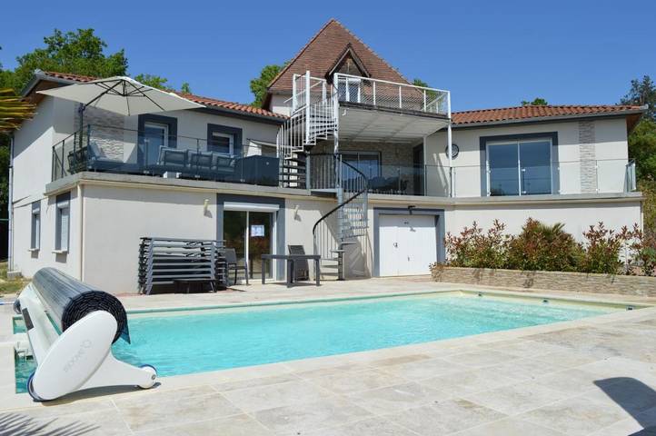 Villa pour 8 personnes, avec vue ainsi que jardin et piscine