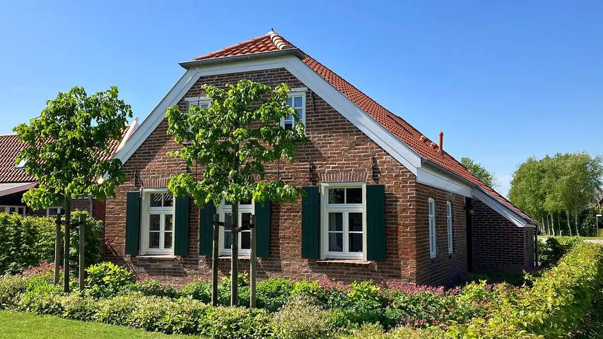 Ferienhaus für 4 Personen, mit Garten in Nesse