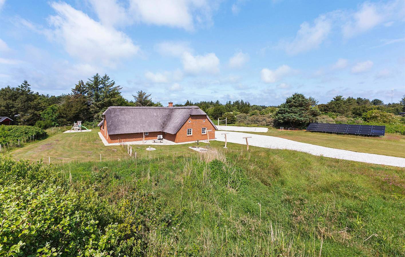 Feriehus for 14 personer med badebasseng in Fjand, Nissumfjorden