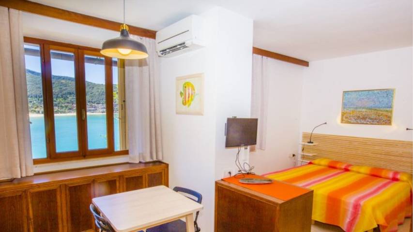Entire holiday apartment, Un Nido Sul Mare in Scaglieri, Portoferraio