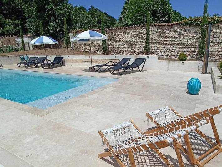 Location de vacances pour 5 personnes, avec Terrasse et Jardin ainsi que Piscine et Vue à Antezant-la-Chapelle - 3