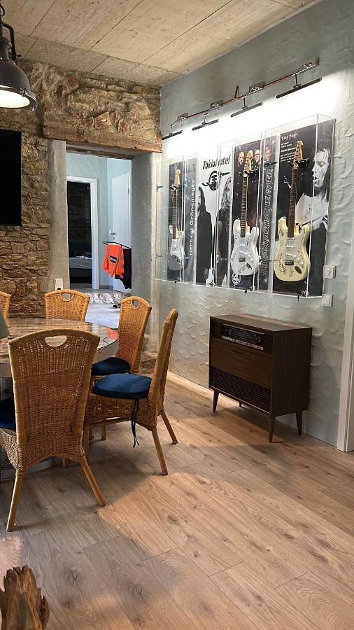 Ferienwohnung für 8 Personen, mit Whirlpool und Terrasse sowie Garten