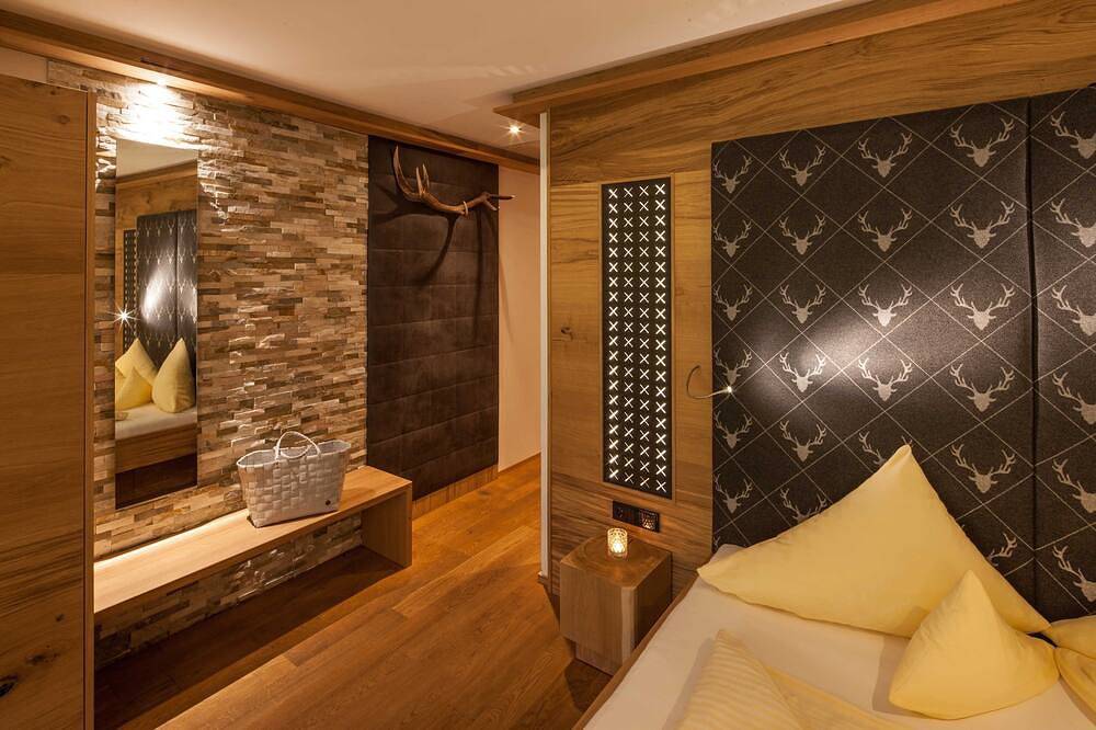 Doppelzimmer mit Balkon - Alpen Hotel Post**** in Au, Bregenzerwald