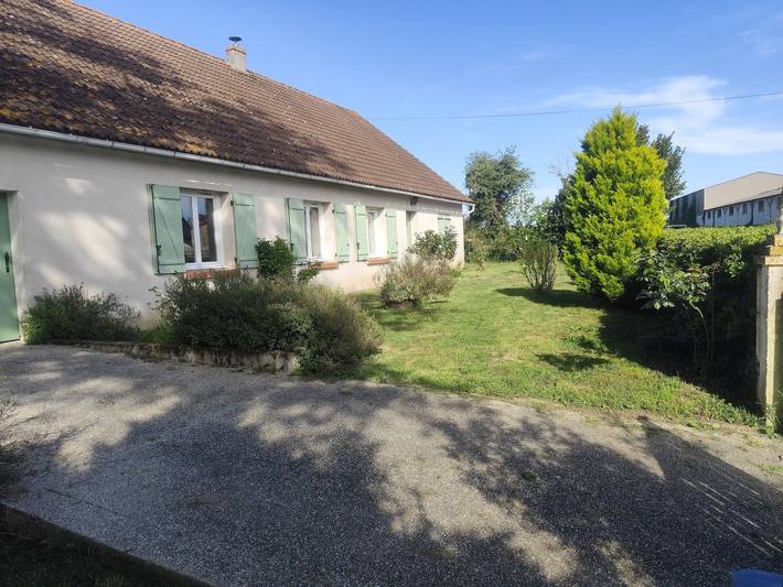 Gîte pour 6 personnes, avec jardin à Bouesse