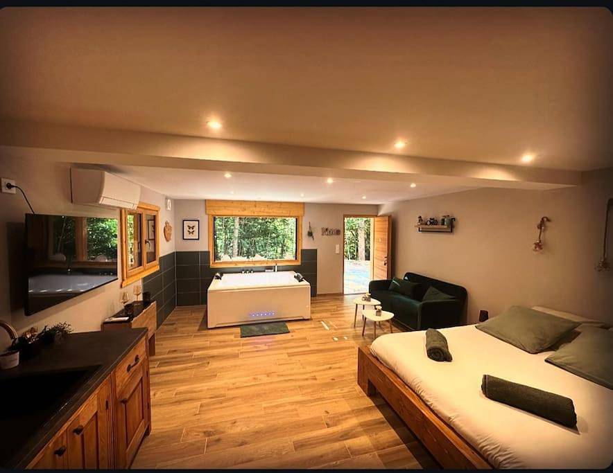 Appartement entier, Jacuzzi en forêt in L'Espérou, Dourbies