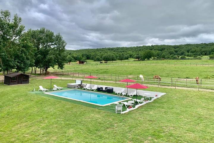 Chambre d’hôte pour 2 personnes, avec Jacuzzi et Jardin ainsi que Piscine et Vue