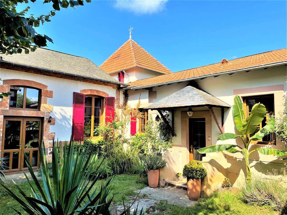 Family Room with Private Bathroom in Saint-Désiré, Région de Montluçon