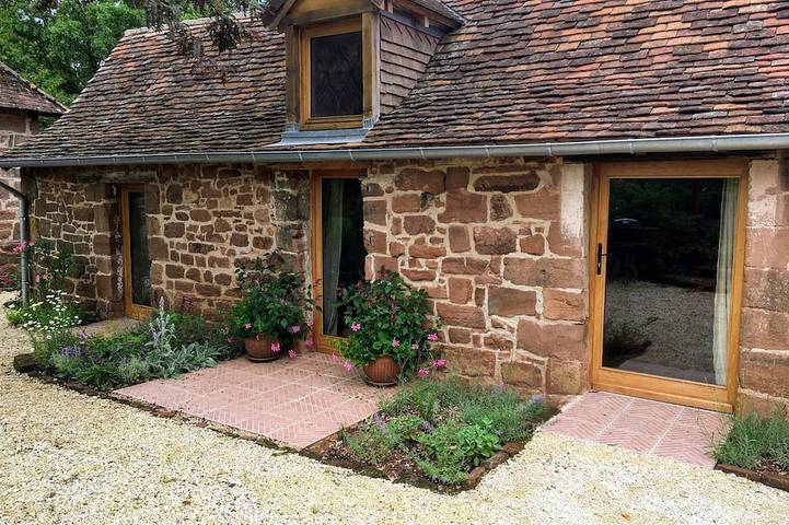 Cottage for 2 people, with garden, with pets in Dordogne