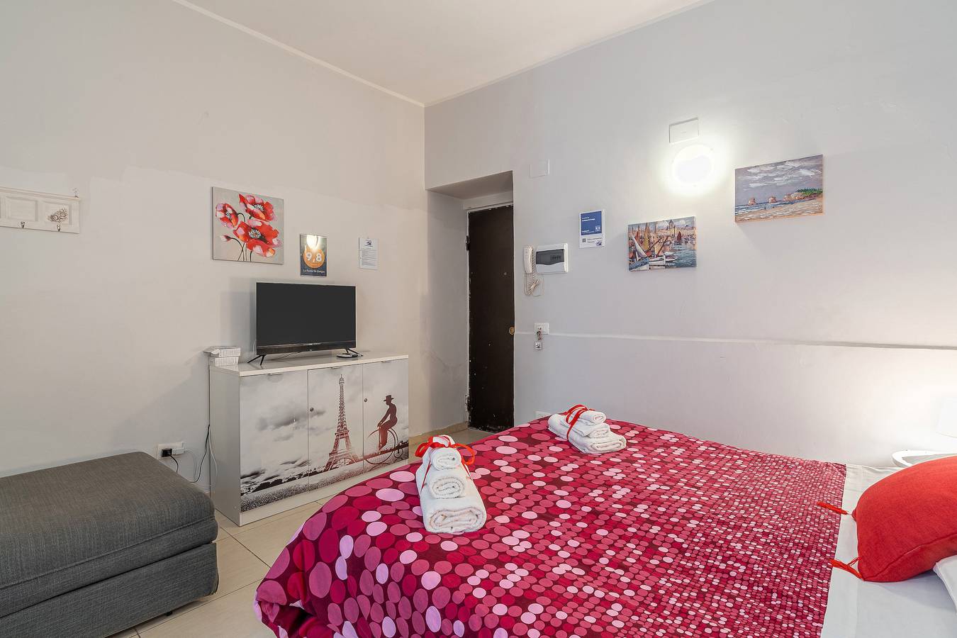 Entire apartment, Apartment 'La Fonte Di Ortigia - Casa Alfeo' with Balcony, Wi-Fi and Air Conditioning in Syracuse, Syracuse Province