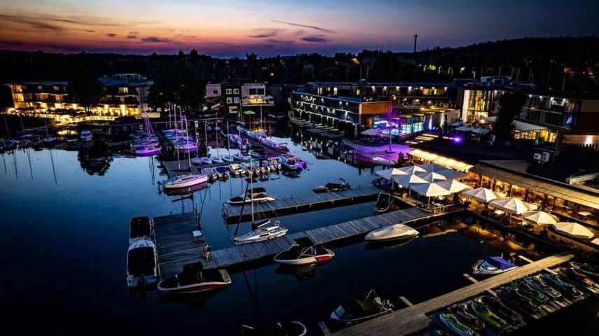 Hotel dla 3 osób, z basen i sauna oraz taras i jacuzzi, zwierzęta dozwolone w Olsztyn