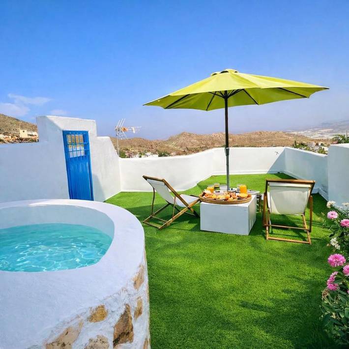 Apartamento de vacaciones para 2 personas, con jardín además de piscina y vistas - 1