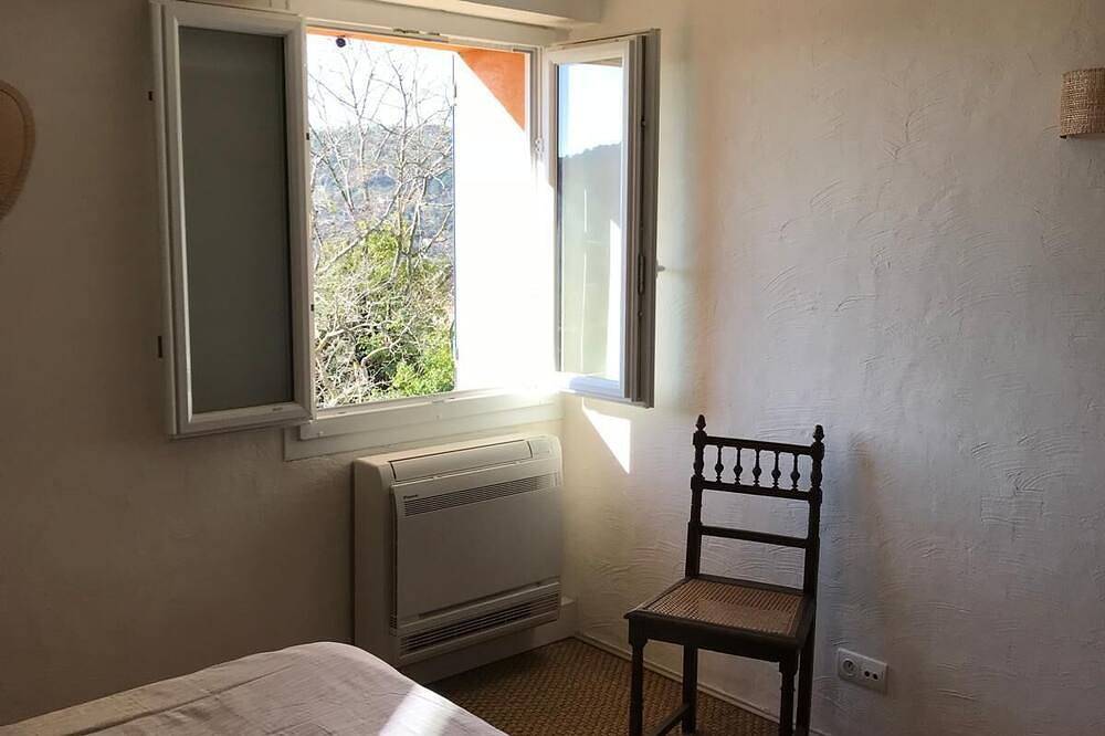 Lovely house, only 3 minutes from the village of Callas in Callas, Draguignan region