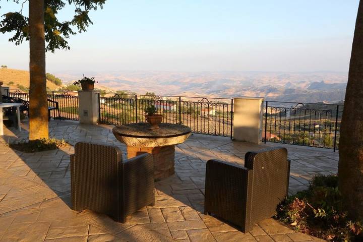 Location de vacances pour 2 personnes, avec jardin et piscine ainsi que jacuzzi et sauna à Mussomeli - 3