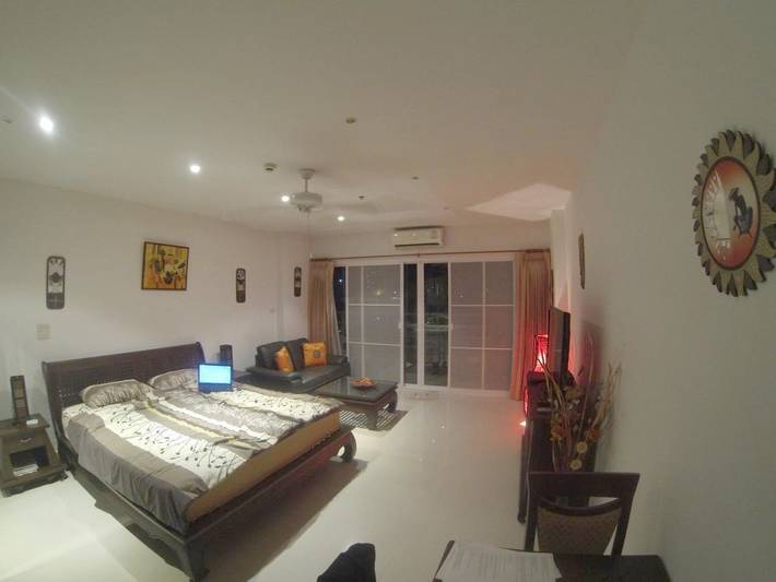 Lägenhet för 2 Personer, med balkong samt utsikt och pool i Pattaya