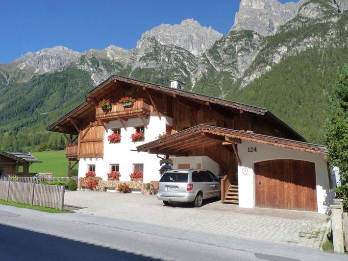 Ferienwohnung für 5 Personen, mit Balkon und Terrasse sowie Garten und Ausblick