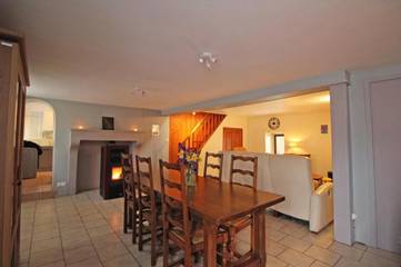 Gîte pour 9 personnes, avec jardin à Thiat