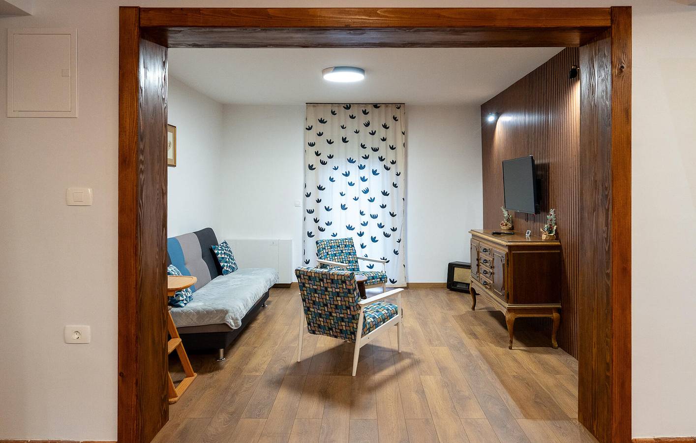 Amplio apartamento de 2 dormitorios con piscina climatizada y wifi en una ubicación privilegiada in Condado de Lika-Senj