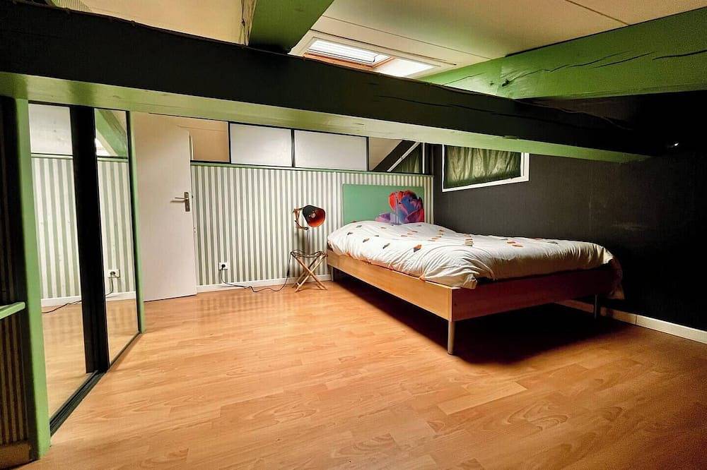 Spacious family home, private pool in Bompas, Côte d'Améthyste