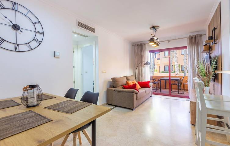 Entire holiday apartment, Beachside Apartment with Pool & Parking, WiFi in Los Narejos, Los Alcázares