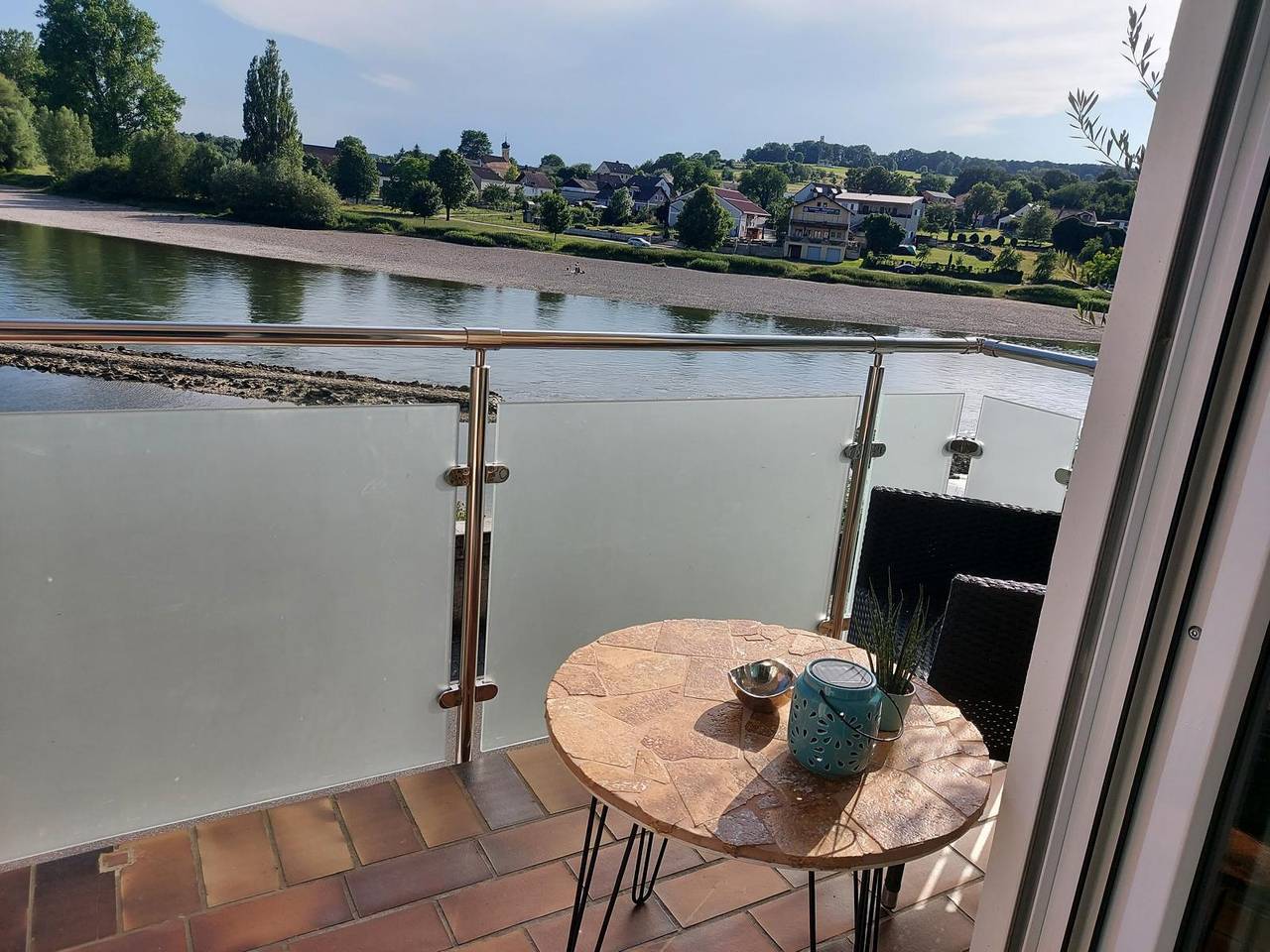 Ganze Wohnung, Ferienwohnung und Zimmer zum Donaublick - Ferienzimmer 1 mit Blick auf die Donau in Kelheim, Donaudurchbruch bei Weltenburg