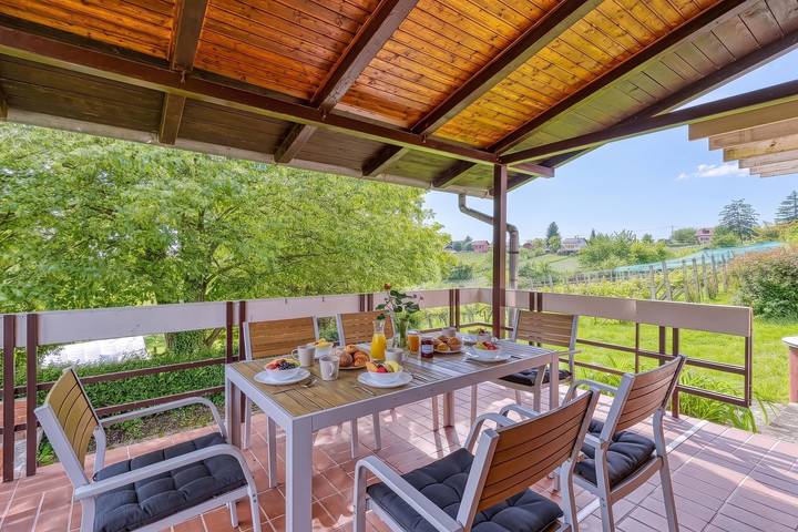Lovely House Near Zagreb With Terrace in Ivanić-Grad, Zagreb und Umgebung