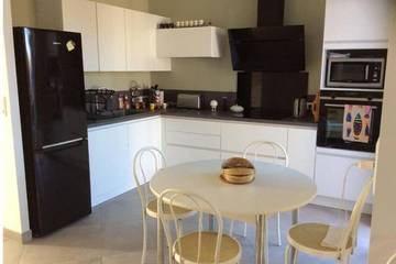 Gîte pour 4 personnes, avec terrasse à L'Houmeau