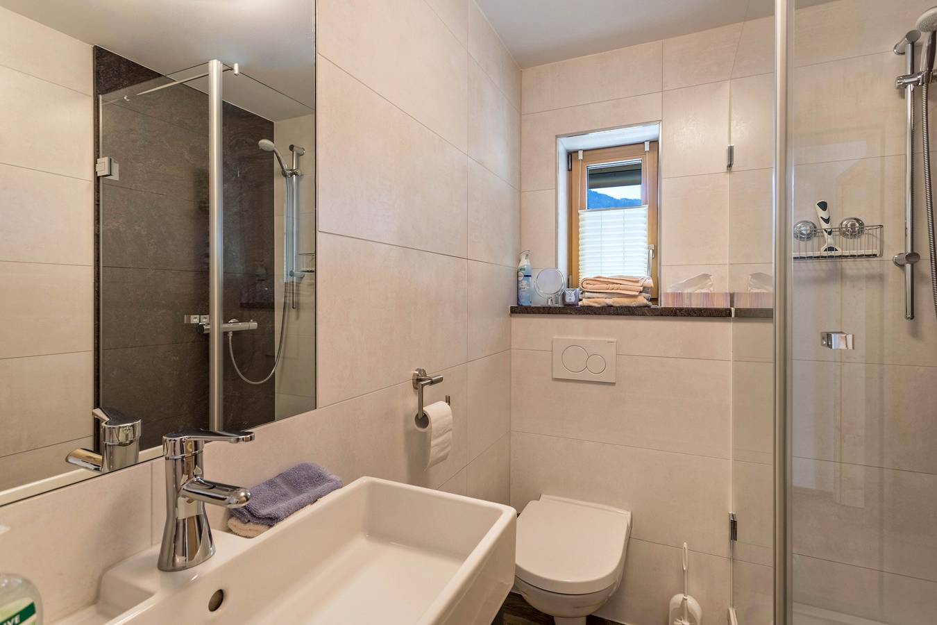 Apartamento inteiro, Apartamento 'Amethyst' perto do teleférico com vista para a montanha, Wi-Fi e varanda in Mittenwald, Alpes Bávaros