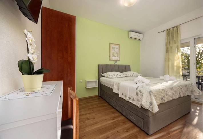 Apartament wakacyjny dla 2 osób, z widok i balkon w Promajna