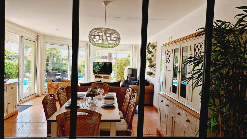 Maison d’hôte pour 8 personnes, avec piscine ainsi que terrasse et jardin aux Les Sables-d'Olonne - 2