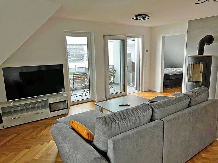 Apartamento entero, Moderne FeWo mit Kamin, ca. 1300m zum Sandstrand, 3 Schlafzimmer bis 6 Personen in Glowe, Rügen