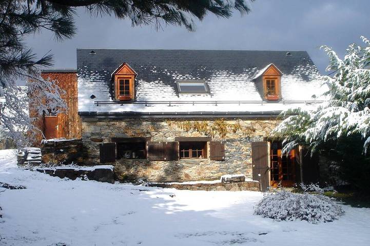 Location de vacances pour 10 personnes, avec terrasse et jardin à Gouaux-de-Luchon