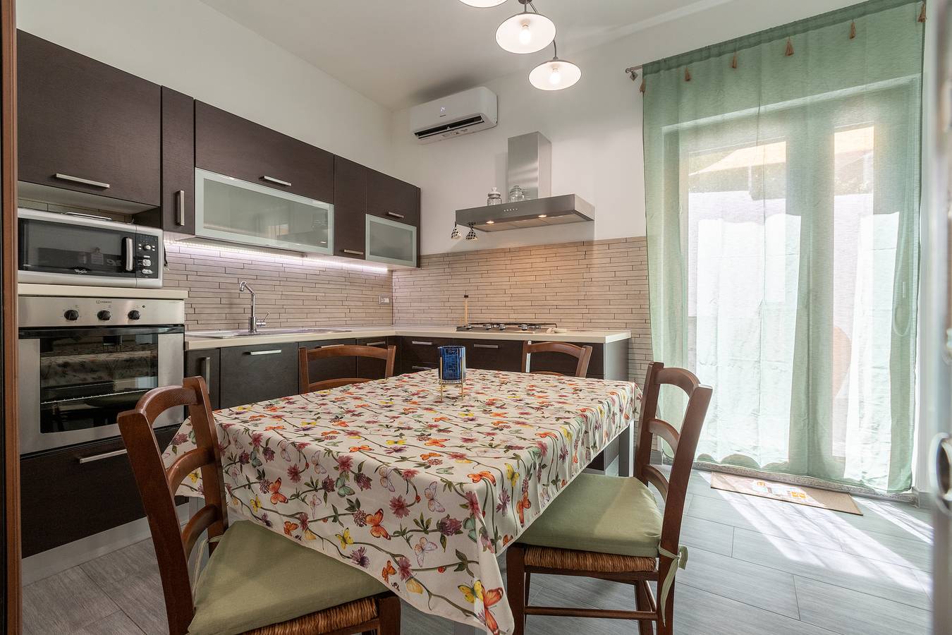 Ferienhaus 'Oikos 58' mit privater Terrasse, Wi-Fi und Klimaanlage in Porto Torres, Sassari Provinz