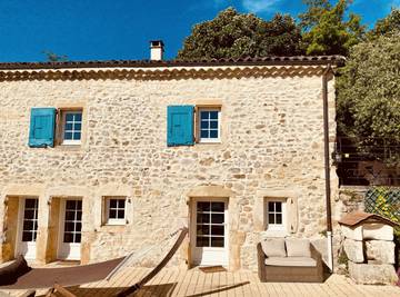 Gîte pour 8 personnes, avec jardin ainsi que piscine et terrasse à Charmes-sur-Rhône