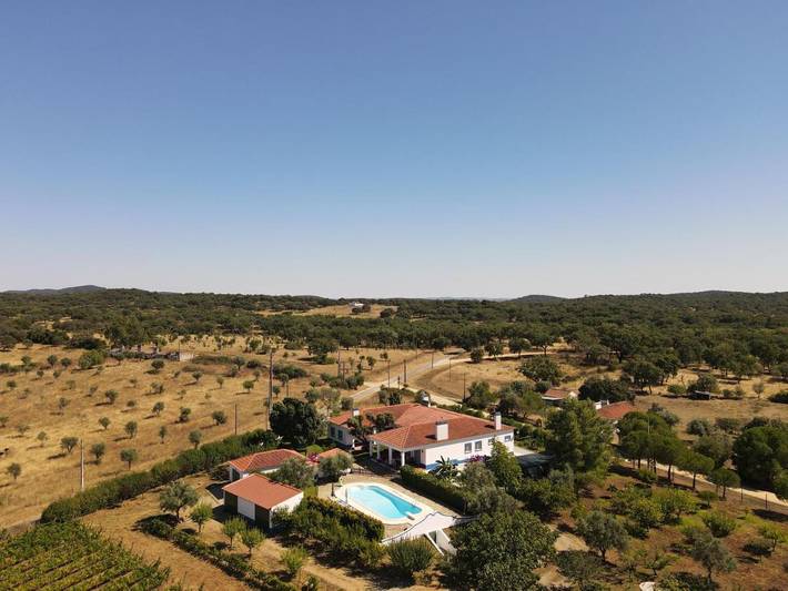 Casa de férias para 10 pessoas, com piscina e vista e ainda terraço and jardim, com animais de estimação em Montemor-o-Novo