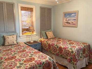 Cottage for 8 Guests in Misquamicut, Rhode Island, Picture 2