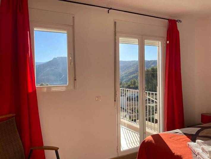 Location de vacances pour 5 personnes, avec vue ainsi que piscine et terrasse à Chulilla - 2