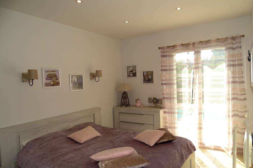 Belle villa avec piscine chauffée, internet, proche plage pour 8 personnes in Agay, Saint-Raphaël