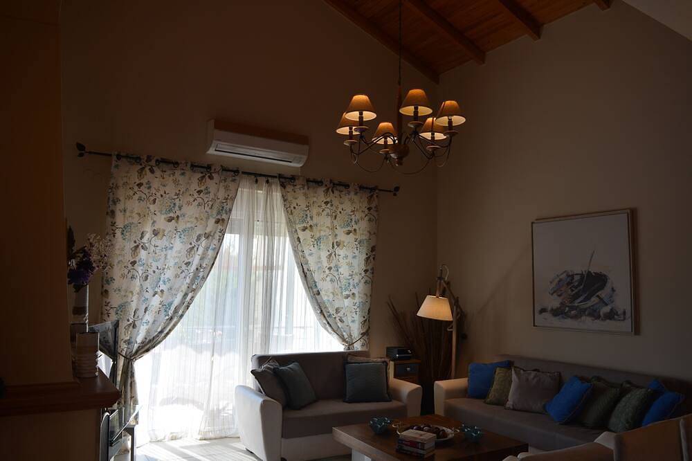 Moderne Villa, privater Pool, Garten, Grill, A / C, Wi-Fi, herrliche Aussicht, 5 'Meer in Asini, Argolis